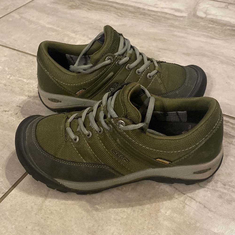 KEEN hiking shoes